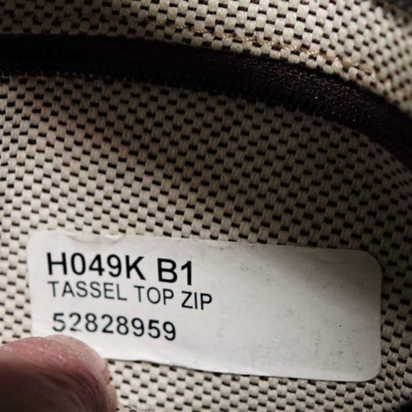 Dooney & Bourke Tassel Top Bag Purse - Picture 4 of 8